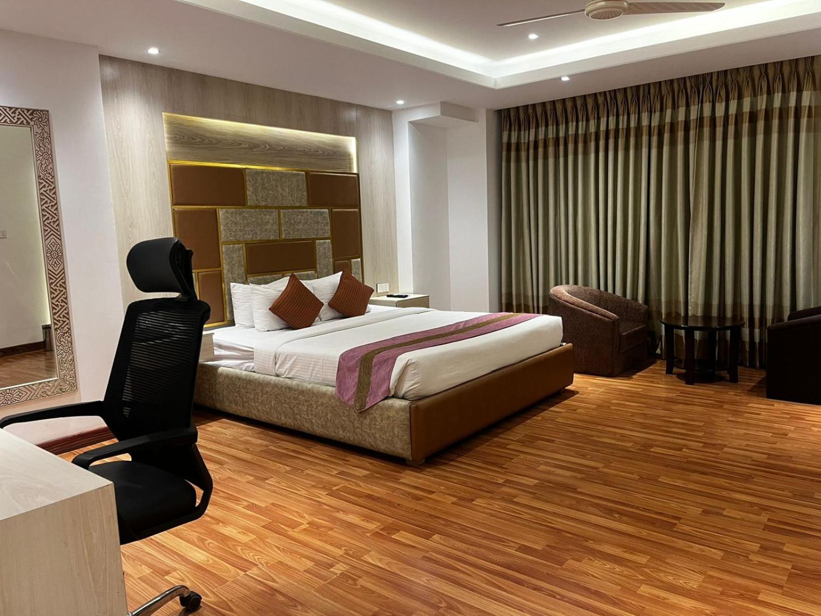 Royal Raj Hotel Rajshahi Exterior photo