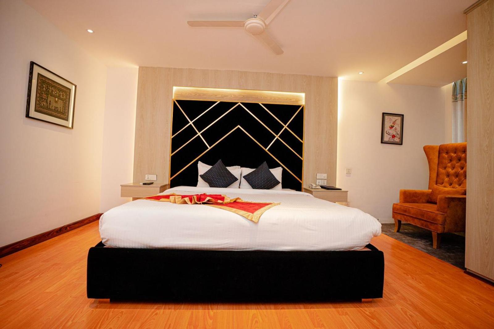 Royal Raj Hotel Rajshahi Exterior photo