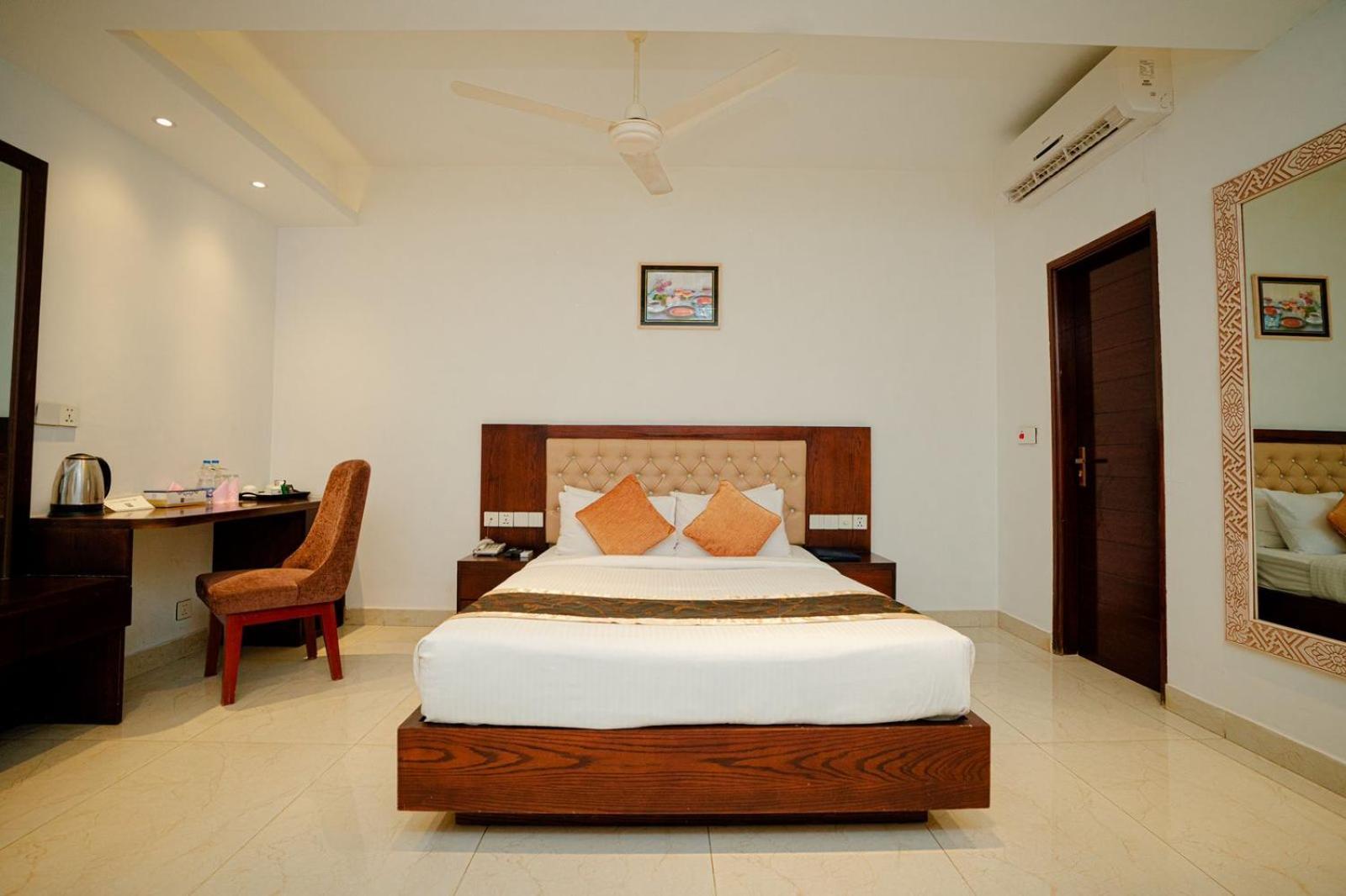 Royal Raj Hotel Rajshahi Exterior photo