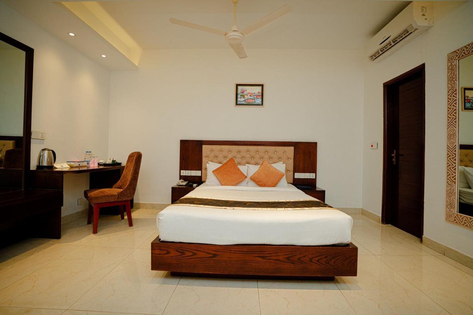 Royal Raj Hotel Rajshahi Exterior photo